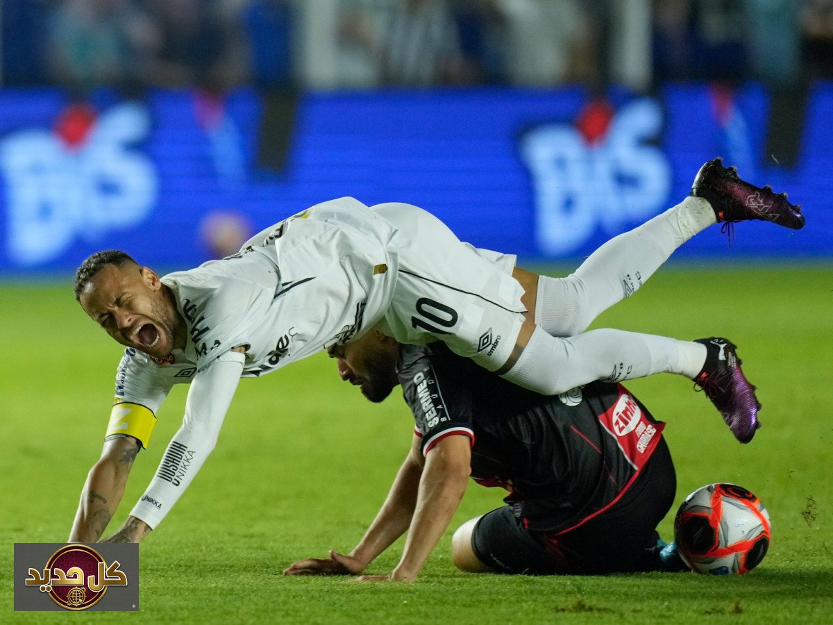 التمثيل داخل الملعب: الأسباب النفسية والتكتيكية لظاهرة الغطس في كرة القدم