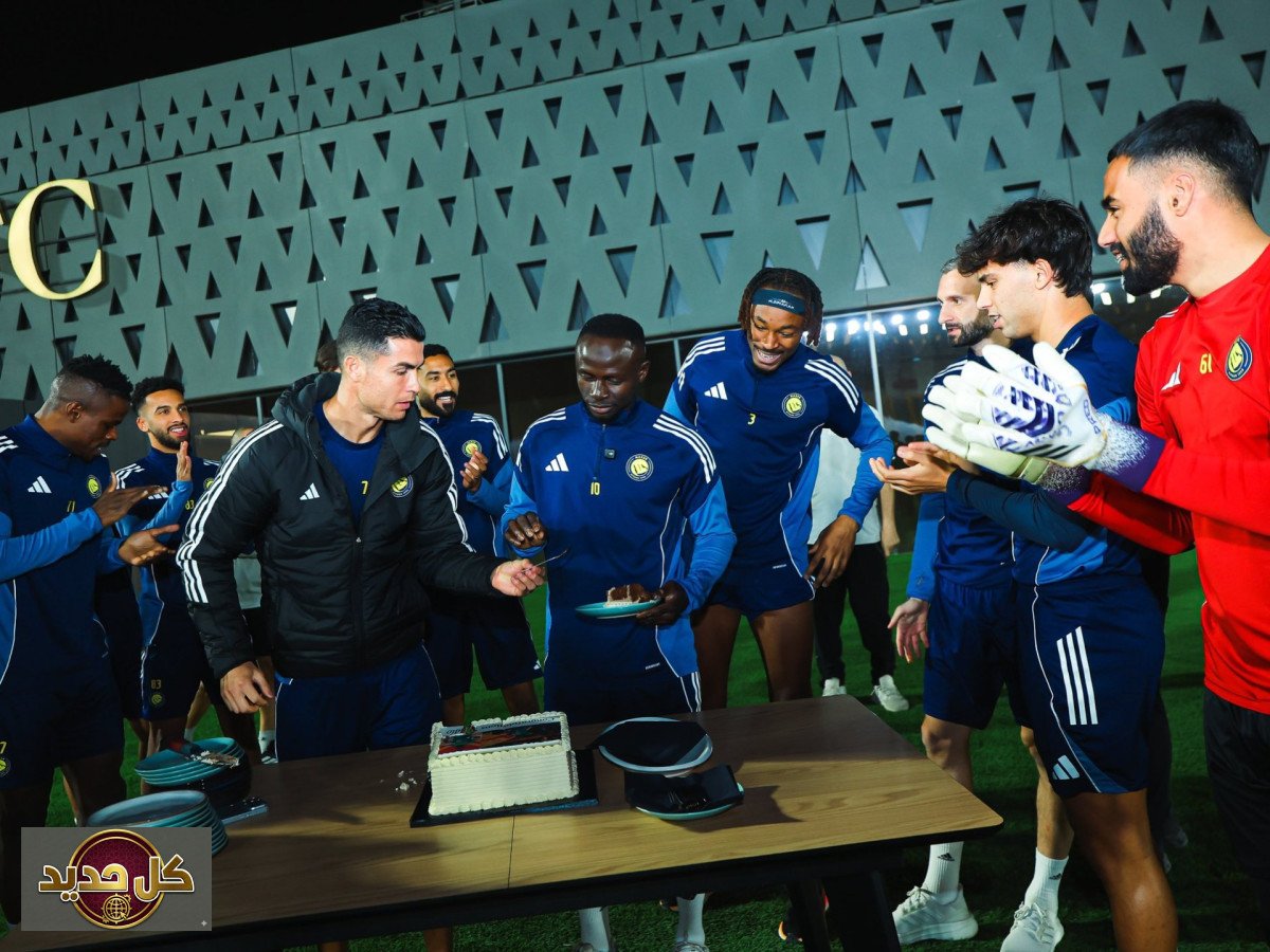 رونالدو يمازح ماني بـ "قفاز" أفريقي: استقبال الأبطال في تدريبات النصر