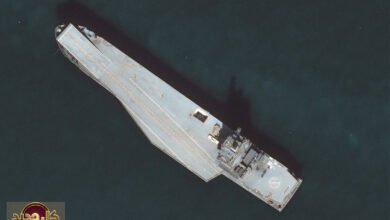 تموضع حاملة مسيّرات إيرانية قرب هرمز.. دلالات عسكرية وتكتيكية