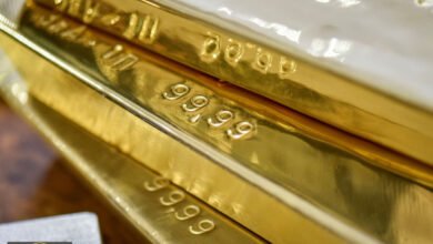 أسعار الذهب والفضة تتراجع 2% و 3% على التوالي.. عاملان رئيسيان وراء الانخفاض