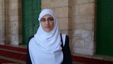 هنادي الحلواني: قصة أستاذة القدس التي منعها نتنياهو من السفر