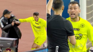 لقطة مثيرة للجدل: حارس الخلود كوزاني يدفع حامل الكرات بقوة