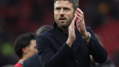 مستقبل مايكل كاريك: المدرب المؤقت يكشف خططه الحالية مع مانشستر يونايتد