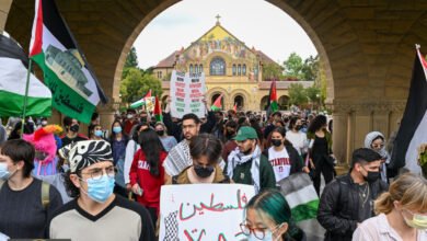 بطلان محاكمة احتجاجات طلاب ستانفورد: قرار قضائي ينهي قضية الطلاب الخمسة