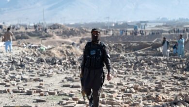 الصدام الأفغاني الباكستاني يتجدد: كابل ترد على قصف باكستاني لمناطق حدودية