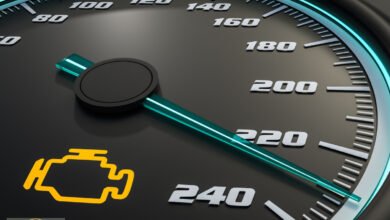 مصباح فحص المحرك: دليلك الشامل للتعامل مع إشارة الخطر في سيارتك