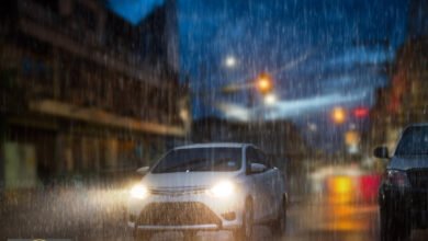 القيادة الآمنة في المطر: ترويض سيارتك أمام تحديات العواصف الرعدية