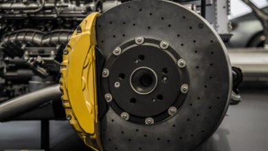 مكابح الكربون سيراميك: هل تستحق تكلفتها الباهظة في السيارات الرياضية؟