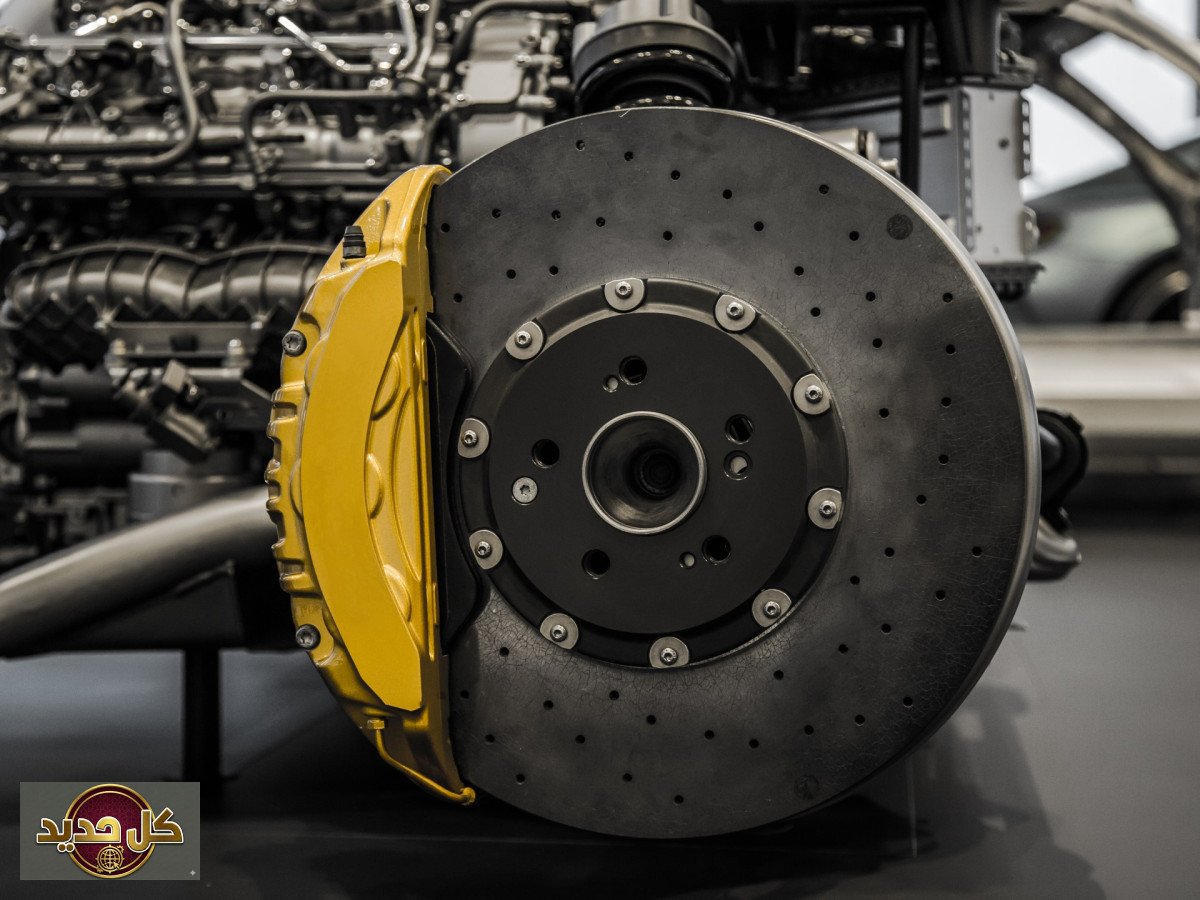 مكابح الكربون سيراميك: هل تستحق تكلفتها الباهظة في السيارات الرياضية؟