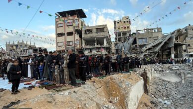 صلاة عيد الفطر: مشاهد مهيبة توحد المسلمين حول العالم رغم التحديات