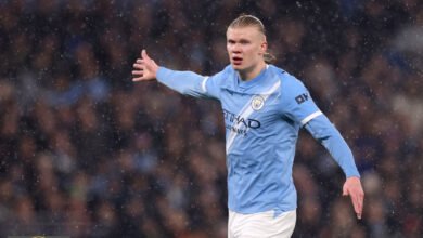 هالاند يشتري كتابًا تاريخيًا: نجم كرة القدم يدعم ثقافة القراءة في النرويج