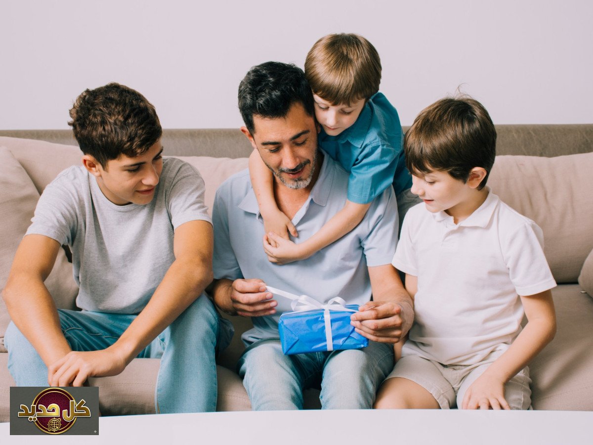 الآباء بدور الأم: رحلة صامتة في عالم الأمومة الأبوية