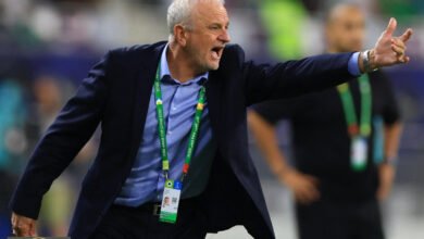 نداء مدرب العراق للفيفا: أرنولد يطالب بتأجيل ملحق المونديال من دبي