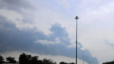 هجمات إيرانية تستهدف الخليج: إصابات في دبي وحريق بناقلة كويتية