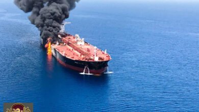 هجمات الخليج تتصاعد: استهداف ناقلة وسفينة شحن يثير المخاوف الملاحية