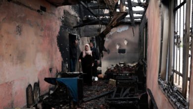 نقد اليسار الإسرائيلي: الكاتبة حنين مجادلة تُفجر جدلاً حول المواقف المتطابقة