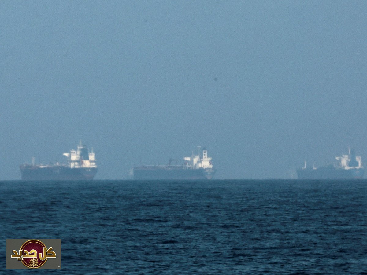 توتر مضيق هرمز: الحرس الثوري الإيراني يوجه تحذيرًا للقوات الأمريكية