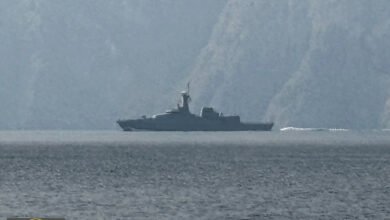 تهديدات مضيق هرمز: الحرس الثوري الإيراني يحذر السفن الأجنبية من الاستهداف