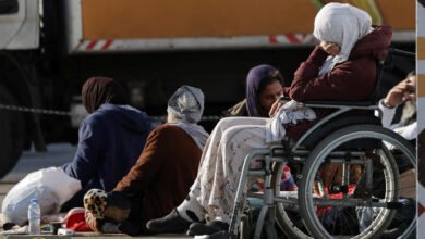 التكلفة الإنسانية للحرب: بيروت نازحة وغزة جائعة تدفعان الثمن