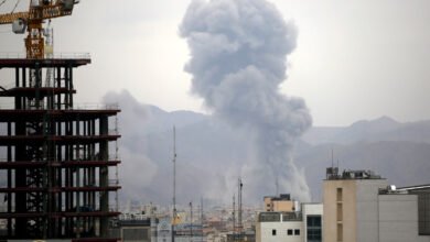 التصعيد الإيراني الإسرائيلي: صواريخ تخترق الدفاعات واستهداف موقع نووي