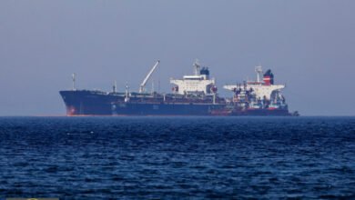 النفط الإيراني يعود للأسواق: واشنطن تلوح برفع العقوبات خلال أيام