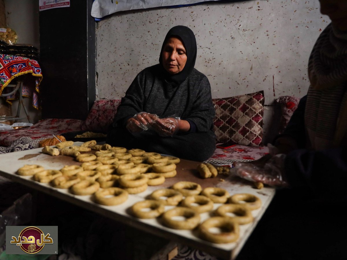 كعك العيد غزة: سميرة تومان تعجن الأمل من قلب الأنقاض