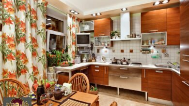 مطبخ الستينيات: سحر الماضي يعود بنقوش جريئة وألوان زاهية