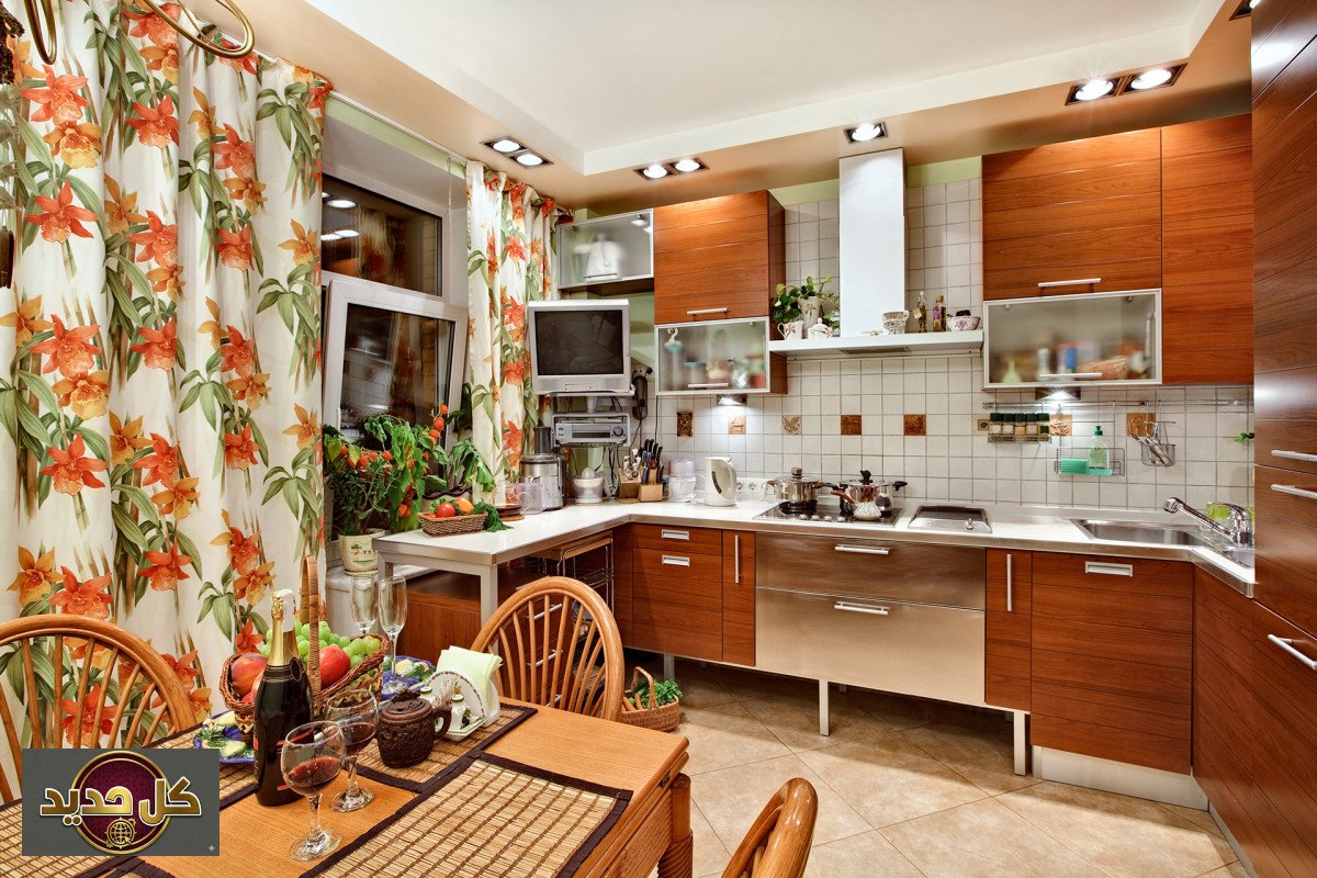 مطبخ الستينيات: سحر الماضي يعود بنقوش جريئة وألوان زاهية