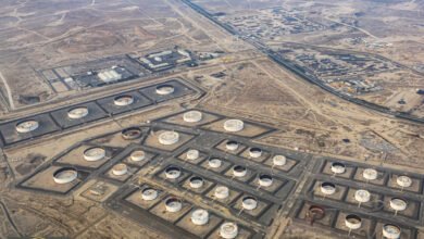 الكويت تخفض إنتاج النفط: هل تنذر أزمة التخزين العالمية؟