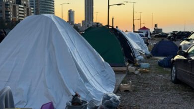 النازحون اللبنانيون: معاناة قاسية في شوارع بيروت وساحاتها العامة