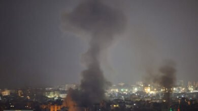 تصعيد لبنان: غارة إسرائيلية تقتل 12 عاملاً طبياً وحزب الله يرد بقصف مواقع إسرائيلية