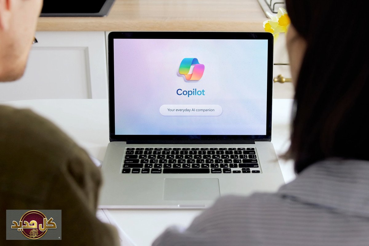 مايكروسوفت كوبايلوت كوورك: وكيل ذكاء اصطناعي بـ"النقد الذاتي" يغير العمل المؤسسي