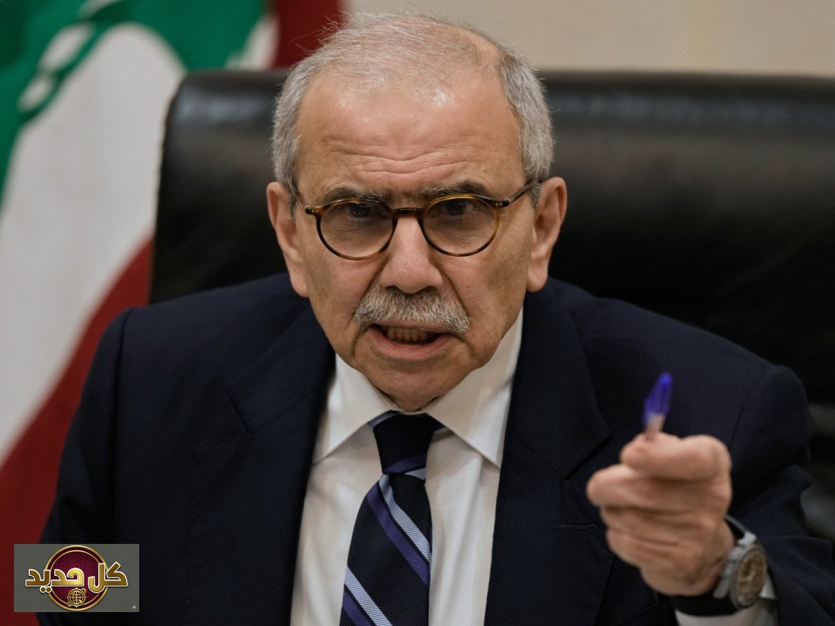 نواف سلام يواجه 'مغامرة الإسناد': تعهد حكومي بإنهاء الأزمة ورد حاسم على 'الضباط الوطنيين'