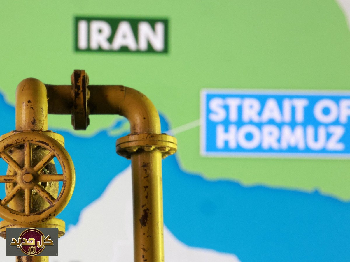 تراجع أسعار النفط: تهدئة أمريكية وتحديات هرمز توازن السوق العالمي