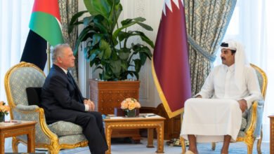 أمير قطر والملك الأردني يبحثان التصعيد ويدعوان لتهدئة الأوضاع