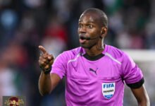 حكم الترجي والأهلي يثير جدلاً واسعاً بتصرف مفاجئ بعد صافرة النهاية