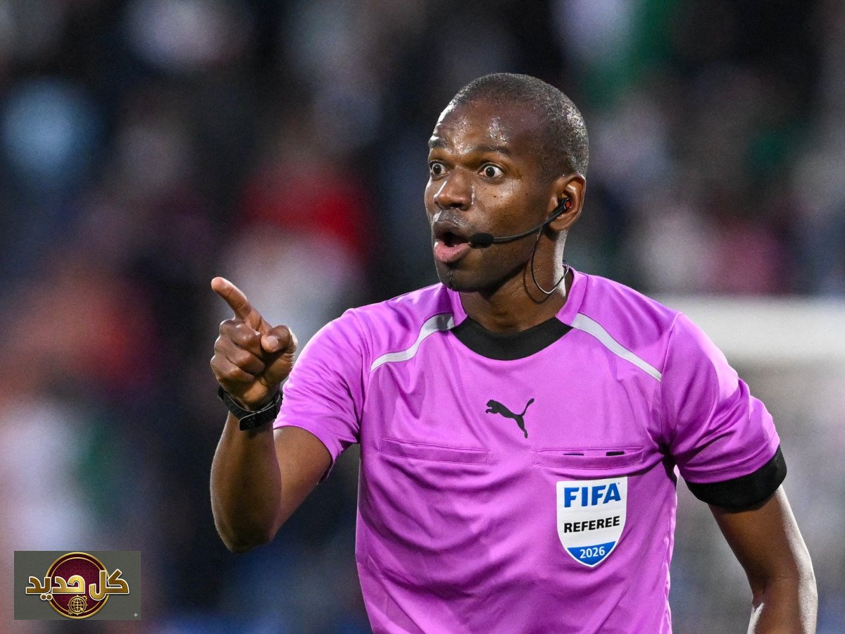 حكم الترجي والأهلي يثير جدلاً واسعاً بتصرف مفاجئ بعد صافرة النهاية