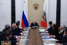 النفط الروسي يعود للأسواق العالمية: تفاصيل الضوء الأخضر الأمريكي والقلق الأوروبي