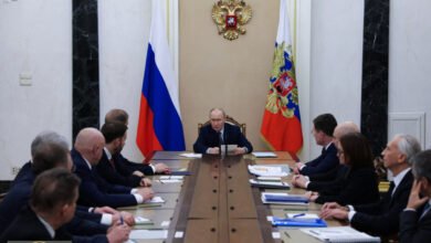 النفط الروسي يعود للأسواق العالمية: تفاصيل الضوء الأخضر الأمريكي والقلق الأوروبي