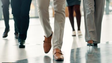 إصلاح صرير الحذاء: وداعاً للصوت المزعج بحيل بسيطة وفعالة