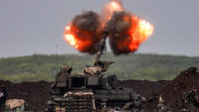 غارات جنوب لبنان: مقتل شخصين وتصعيد متبادل مع استهداف حزب الله لمواقع إسرائيلية