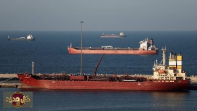 أزمة مضيق هرمز: آلاف البحارة والسفن عالقون وسط معاناة متفاقمة