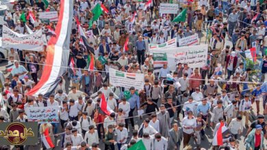 مظاهرات تعز تندد بقوة بهجمات إيران على الخليج والأردن