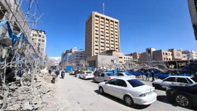 قصف طهران: تداعيات موجعة على أسواق المال والبعثات الدبلوماسية