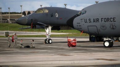 تحليق طائرات أمريكية: جسر جوي جديد نحو الشرق الأوسط وأوروبا