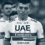 وفاة دراج كولومبي بعد مضاعفات حادث سباق فرنسا: صدمة تهز عالم الرياضة