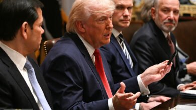 موقف ترمب إيران: رسائل متضاربة تربك دائرته الضيقة وتثير التساؤلات