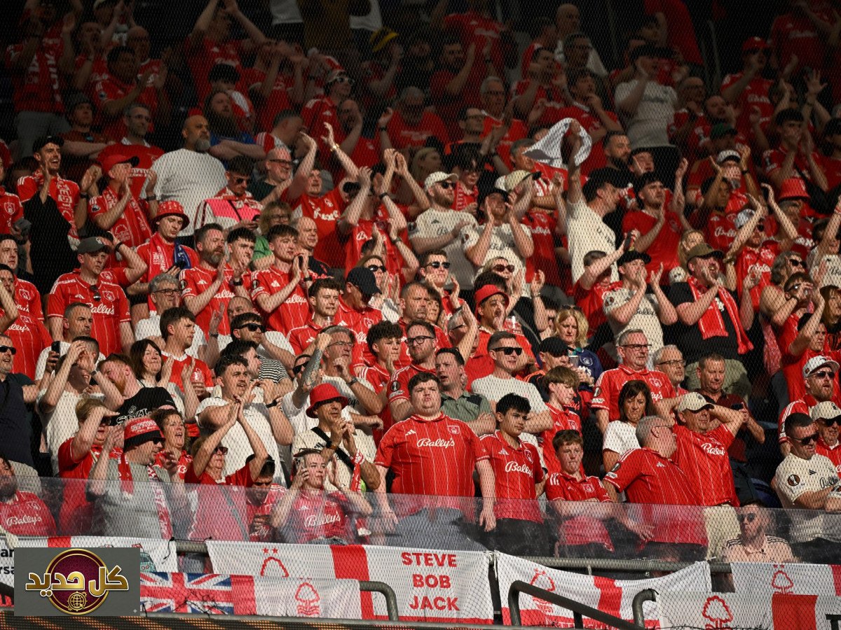 وفاة مشجع إنجليزي: صدمة تهز جماهير كرة القدم بعد مباراة الدوري الأوروبي