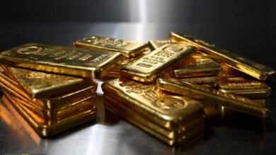 ارتفاع أسعار الذهب: تراجع الدولار وآمال السلام تدعم المعدن النفيس