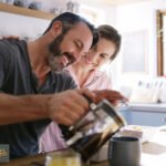 عادات الأزواج السعداء: 7 تفاصيل صباحية بسيطة تصنع علاقة أعمق